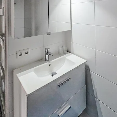 1 Bedroom Lovely In *