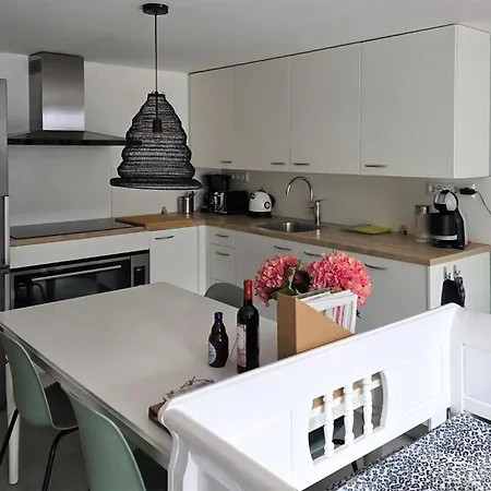 1 Bedroom Lovely In Prázdninový dům *